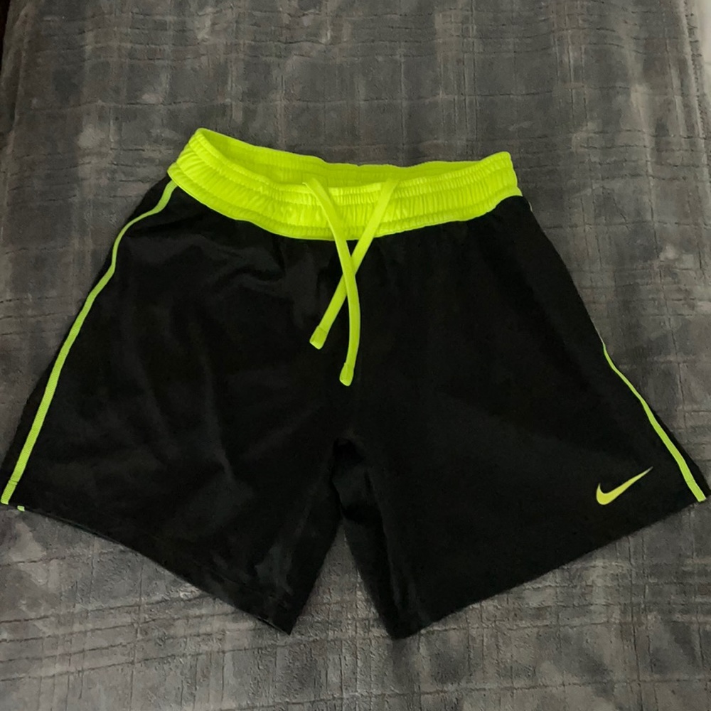 WOMENS ATHLETIC NIKE SHORTS